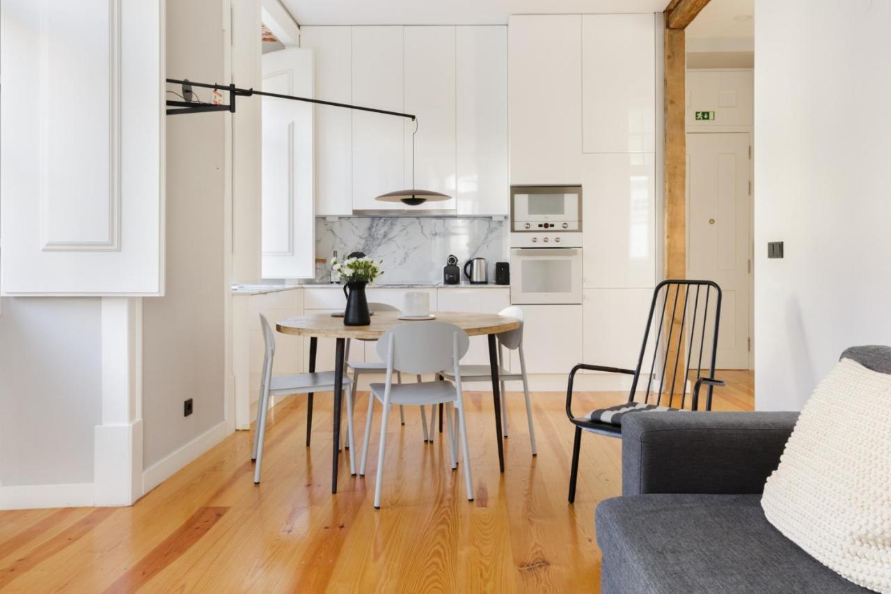 Update Urban Chic Flat In 19Th Century Building 2 Bedrooms & 2 Bathrooms & Ac Central Alfama District Lisboa Exterior foto