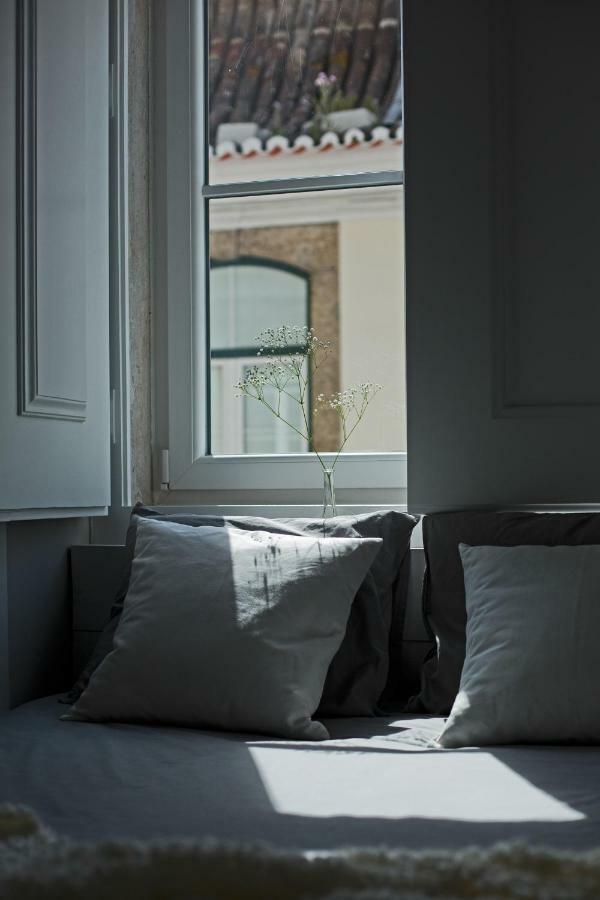 Update Urban Chic Flat In 19Th Century Building 2 Bedrooms & 2 Bathrooms & Ac Central Alfama District Lisboa Exterior foto