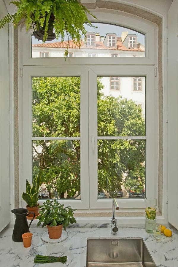 Update Urban Chic Flat In 19Th Century Building 2 Bedrooms & 2 Bathrooms & Ac Central Alfama District Lisboa Exterior foto